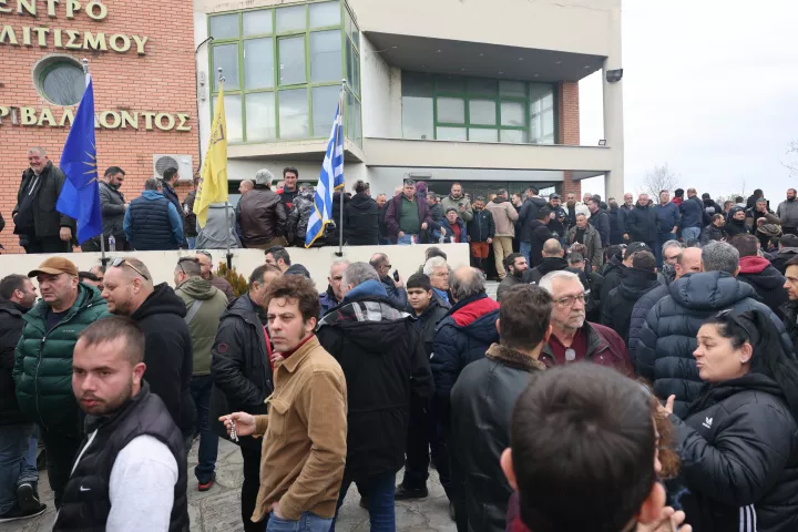 «Ναι» σε συνάντηση με τον πρωθυπουργό λένε οι αγρότες - Ανοίγουν αύριο οι δρόμοι