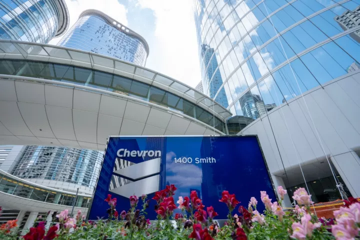 Η Chevron ανταγωνίζεται τους αντιπάλους της για τις πωλήσεις βενεζουελάνικου πετρελαίου