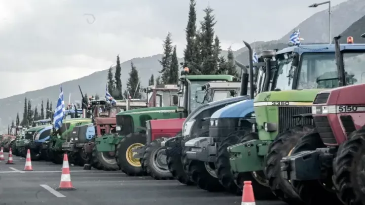 Αγροτικά μπλόκα: Σε εύθραυστη κανονικότητα η αγορά της Β. Ελλάδας – Οι «ανοιχτοί λογαριασμοί» σε μεταφορές και εφοδιαστική αλυσίδα