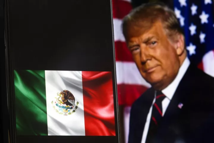 Μετά τη Βενεζουέλα, ο Τραμπ απειλεί με στρατιωτικές επιθέσεις και τα καρτέλ ναρκωτικών στο Μεξικό 