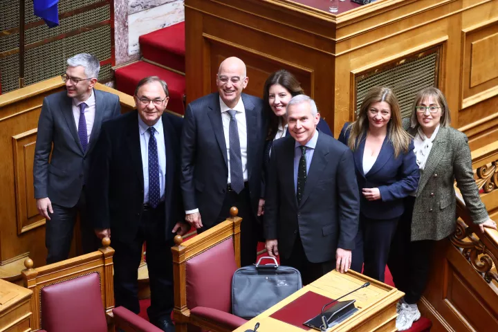 Εγκρίθηκε, κατά πλειοψηφία, ο νέος «Χάρτης μετάβασης των Ενόπλων Δυνάμεων στη νέα εποχή» - Τα συγχαρητήρια στον Ν. Δένδια