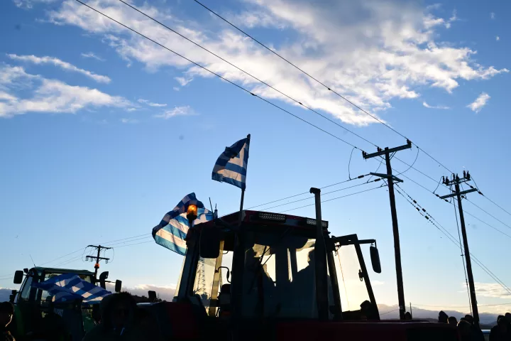 Αγροτικά μπλόκα: Κυκλοφοριακές ρυθμίσεις της ΕΛ.ΑΣ. στην Εθνική Οδό Αθήνας - Θεσσαλονίκης