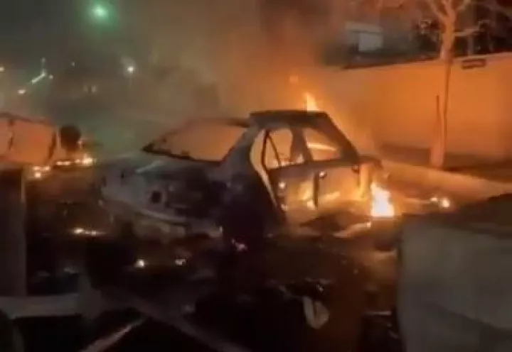 Ιράν: Οι απειλές Χαμενεΐ, η οργισμένη εξέγερση και το καθεστώς των μουλάδων «τρίζει»