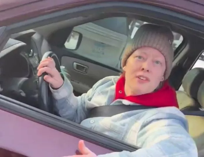 «Δεν είμαι θυμωμένη»: Νέο βίντεο δείχνει την  37χρονη που δολοφονήθηκε να συνομιλεί με τα μέλη της ICE