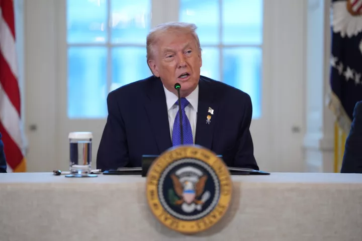 Τραμπ: Οι ΗΠΑ θα διυλίσουν και θα πουλήσουν έως και 50 εκατομμύρια βαρέλια πετρελαίου από τη Βενεζουέλα