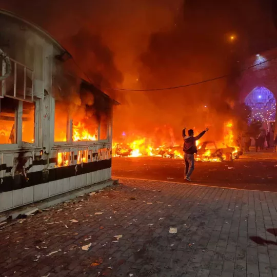 Χάος στο Ιράν: Νεκροί και τραυματίες - Νέο μήνυμα Παχλαβί για κλιμάκωση των διαδηλώσεων κατά των μουλάδων (vids)