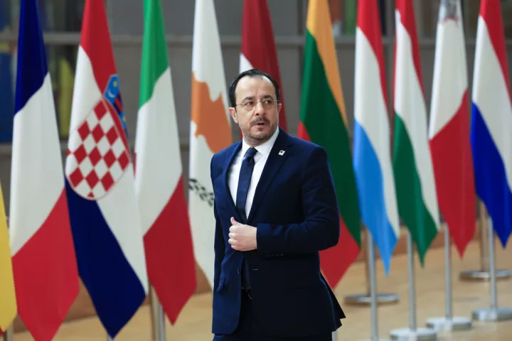 Πολιτική «θύελλα» λόγω του βίντεο με τις μίζες - Πληροφορίες για ενδεχόμενη αποχώρηση του ΔΗΚΟ