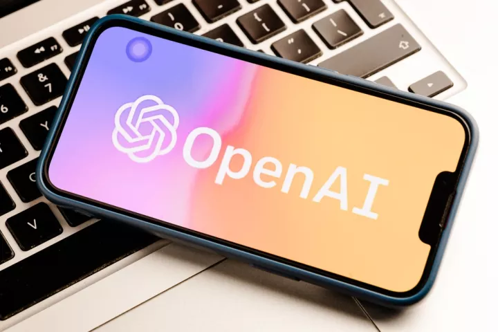 Η OpenAI ζητά από συνεργάτες να ανεβάζουν πραγματική εργασία για την εκπαίδευση μοντέλων