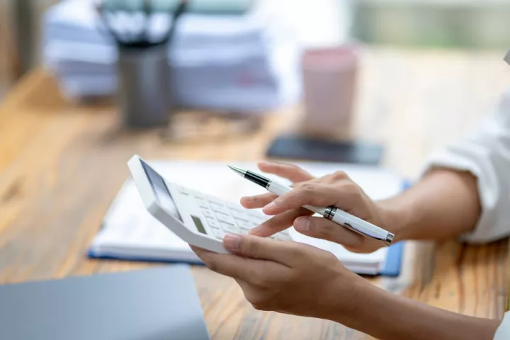 Πόσο αυξάνονται οι μισθοί το 2026 - Τι δείχνουν οι πρώτες μισθοδοσίες