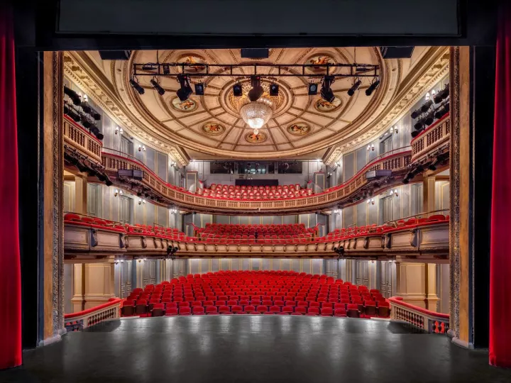 Αναδρομές στο Εθνικό Θέατρο