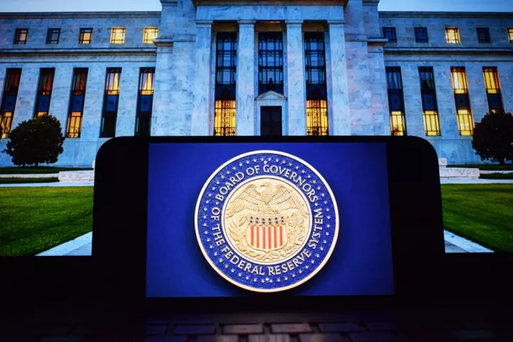 ΗΠΑ: Τρεις πρώην επικεφαλής της Fed καταγγέλλουν την προκαταρκτική έρευνα σε βάρος του Τζερόμ Πάουελ