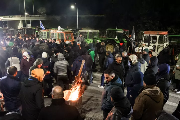 Κυβερνητικές πηγές για αγρότες: Μια μικρή μειοψηφία τινάζει τον διάλογο στον αέρα - Αν κλιμακώσουν, τον λόγο έχουν οι Αρχές