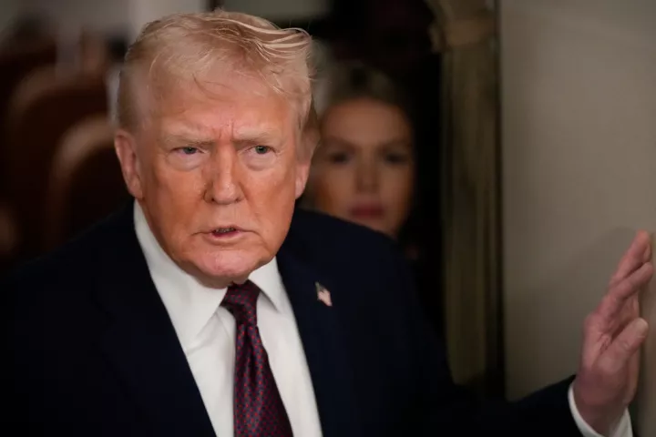 Ο Τραμπ ανακοίνωσε επιπρόσθετους δασμούς 25% σε κάθε χώρα που συναλλάσσεται με το Ιράν