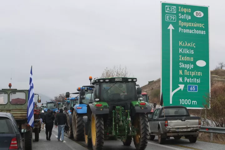 Β. Ελλάδα: Κλείνουν τα τελωνεία οι αγρότες - Πολύωροι αποκλεισμοί σήμερα σε Προμαχώνα, Ευζώνους και Νίκη