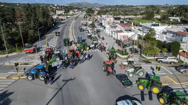 Άγρια κόντρα αγροτοσυνδικαλιστών: «Στη συνάντηση εκπροσωπούν τον εαυτό τους» - «Λες ηλιθιότητες, έχουμε ξεφτιλιστεί, παίρνεις γραμμή από τον Περισσό»
