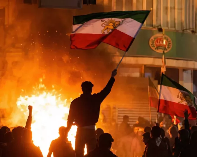 Πολεμούν τις δημοκρατίες και προσκυνούν τις χούντες