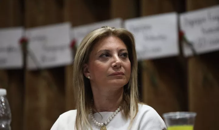 Πέντε μέλη του Συλλόγου Θυμάτων Τεμπών κατηγορούν τη Μ. Καρυστιανού για κακοδιαχείριση