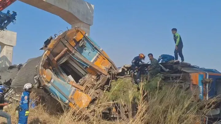 Ταϊλάνδη: Σιδηροδρομικό δυστύχημα με 22 νεκρούς (vid)