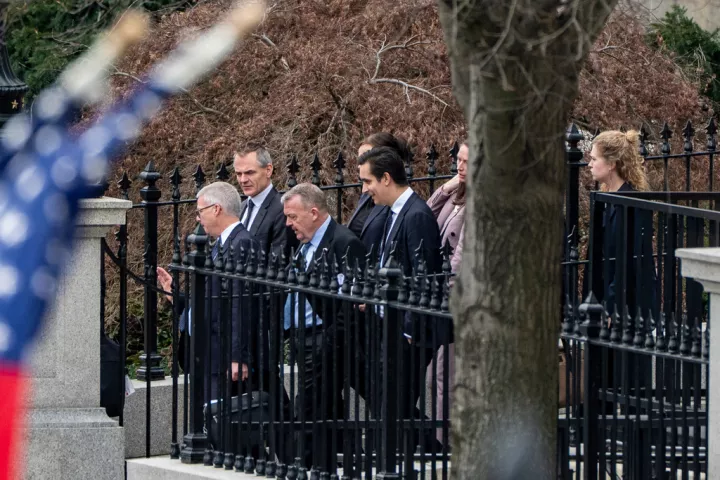 Ολοκληρώθηκε η συνάντηση Βανς με την αντιπροσωπεία Δανίας-Γροιλανδίας - Η παρέμβαση μέσω σκίτσου από τον Λ. Οίκο