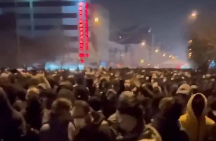 Χιλιάδες νεκροί στο Ιράν: Οι επόμενες κινήσεις Τραμπ και το καθεστώς που «τρίζει»