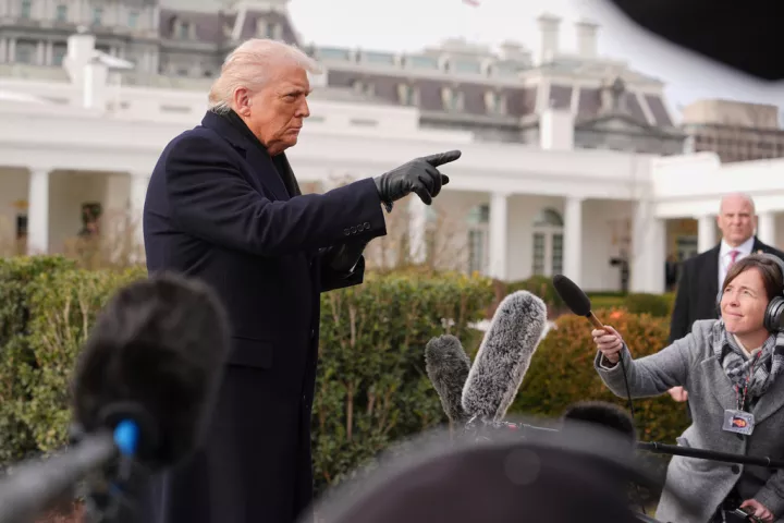 Τραμπ: Δεν βλέπω προς το παρόν τον λόγο να επικαλεστώ τον Νόμο περί Εξέγερσης στη Μινεσότα