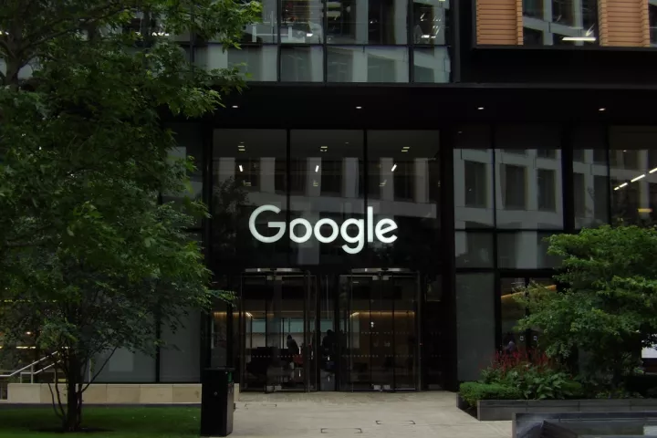 Η Google ζητά από Αμερικανό δικαστή να αναβάλει την εντολή που την υποχρεώνει να κοινοποιήσει δεδομένα