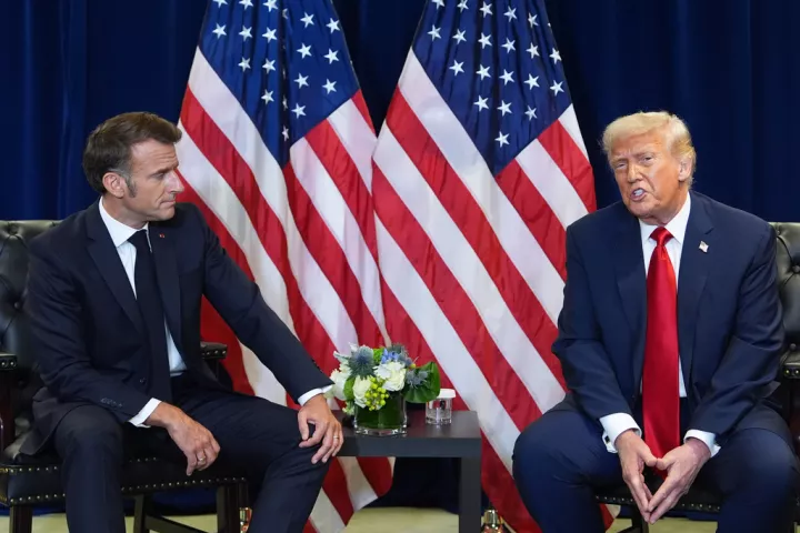 Αντίποινα της Ευρώπης κατά των ΗΠΑ αν βάλει δασμούς για τη Γροιλανδία: Τι λένε Μακρόν, Μελόνι και Βέμπερ