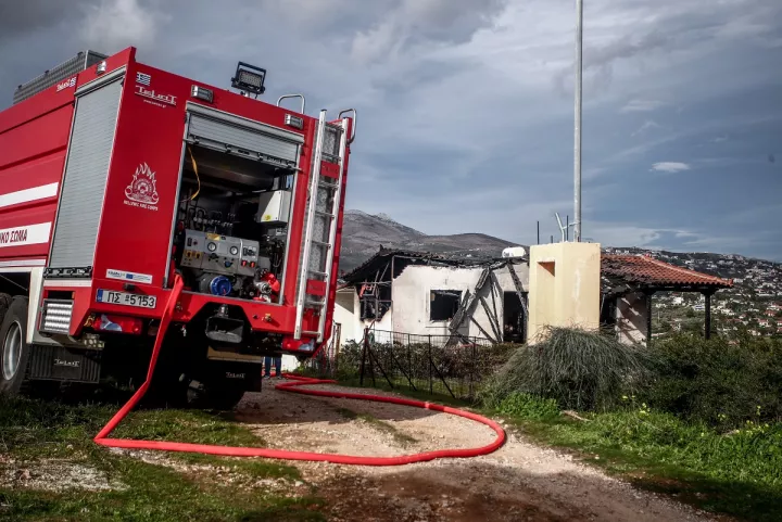Μεγάλη πυρκαγιά σε εργοστάσιο πλαστικών στο Μενίδι - Ήχησε το 112