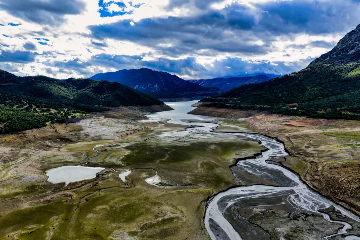 ΥΠΕΝ: 42 έργα αντιμετώπισης της λειψυδρίας άνω των 75 εκατ. ευρώ σε όλη τη χώρα (πίνακας)