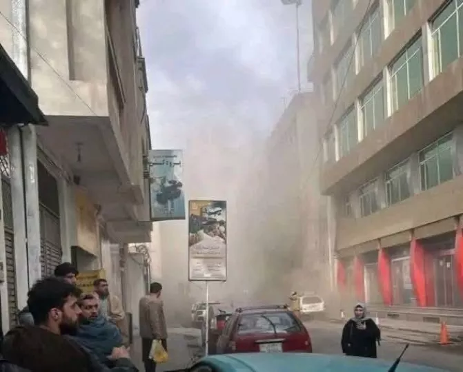 Αφγανιστάν: Το ISIS ανέλαβε την ευθύνη για την πολύνεκρη έκρηξη σε εστιατόριο ξενοδοχείου στην Καμπούλ (vids)