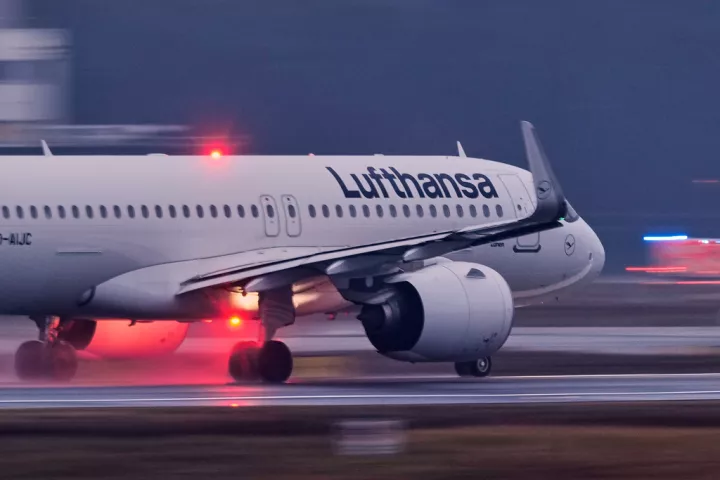 Ιράν: Η Lufthansa αναστέλλει τις πτήσεις προς και από την Τεχεράνη μέχρι και τις 29 Μαρτίου