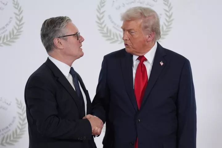 Τραμπ: Μεγάλη ηλιθιότητα η συμφωνία της Βρετανίας για την επιστροφή της κυριαρχίας των Νησιών Τσάγκος στον Μαυρίκιο