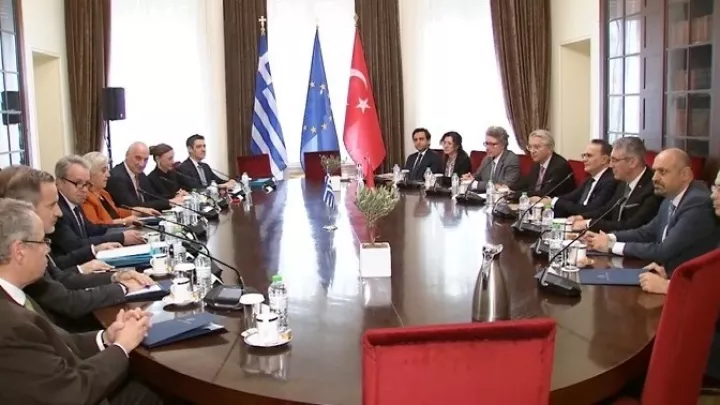 Συνάντηση υφυπουργών Εξωτερικών Ελλάδας-Τουρκίας: Στο επίκεντρο οι διμερείς σχέσεις