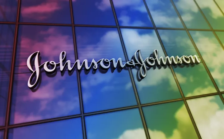 Johnson & Johnson: Πρόβλεψη για αυξημένα έσοδα και πωλήσεις το 2026