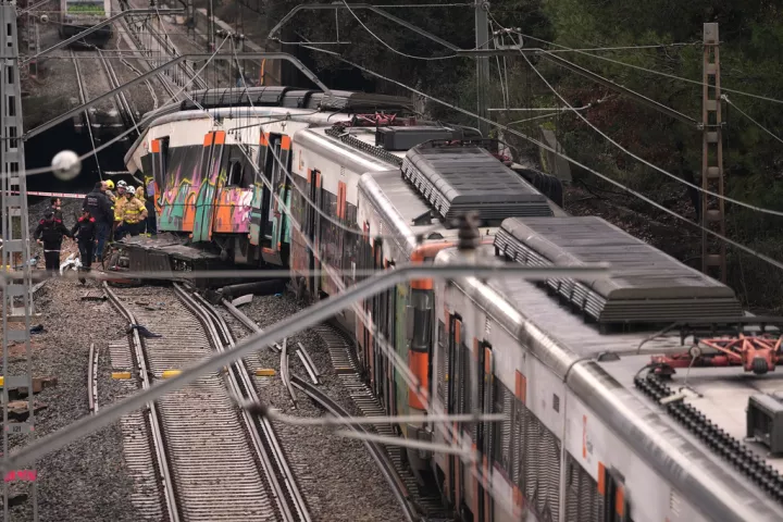 Σιδηροδρομική τραγωδία στην Ισπανία: Στους 43 οι νεκροί - «Κλειδί» για την έρευνα ένα μεταλλικό εύρημα