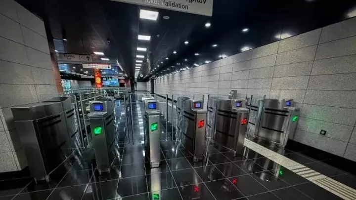 Μετρό Θεσσαλονίκης: Σχέδιο για περιβαλλοντικό τέλος στην έκδοση εισιτηρίων και επιβράβευση για την επαναφόρτισή τους