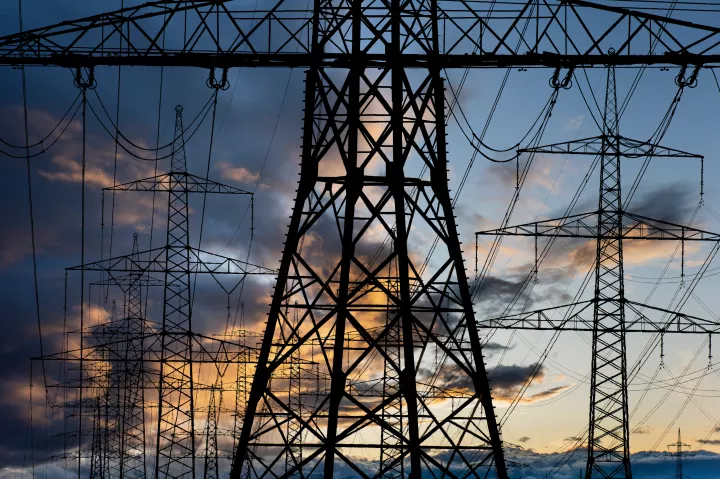 Στο κόκκινο οι αγορές ενέργειας: Άλμα στο ρεύμα και το αέριο με φόντο γεωπολιτικές εντάσεις 