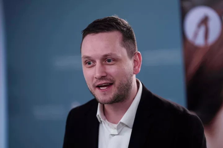 Γροιλανδός πρωθυπουργός: Απαράδεκτο να προσπαθούν να παραχωρήσουν τη χώρα μας