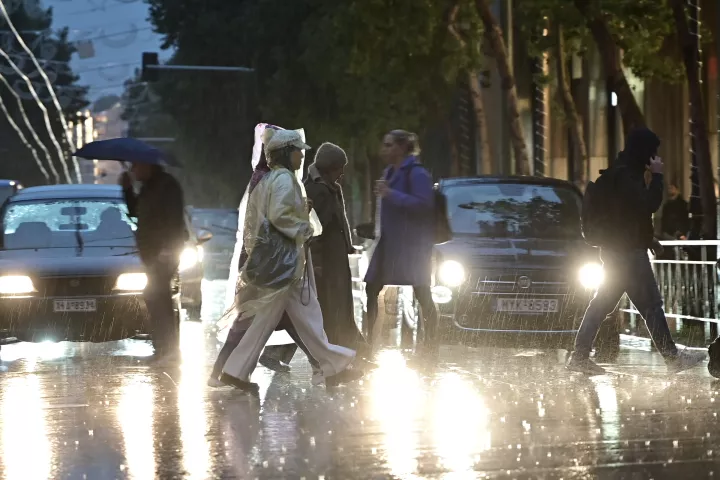 Νέα ισχυρή καταιγίδα στην Αθήνα - Πώς θα εξελιχθεί η κακοκαιρία, χαλάζι στα Νότια Προάστια