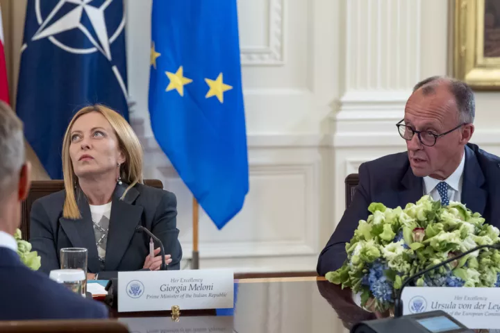 Νέα συμμαχία Μερτς – Μελόνι στην ΕΕ: Ο Μακρόν ως κοινός εχθρός και οι σχέσεις με τον Τραμπ