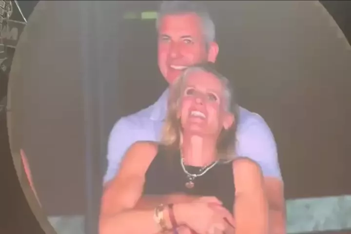 Ο διασυρμός της γυναίκας που πήγε στη συναυλία των Coldplay και την τσάκωσε η kiss cam