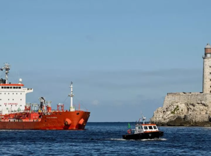 Το Μεξικό εξετάζει το ενδεχόμενο διακοπής των αποστολών πετρελαίου προς την Κούβα 