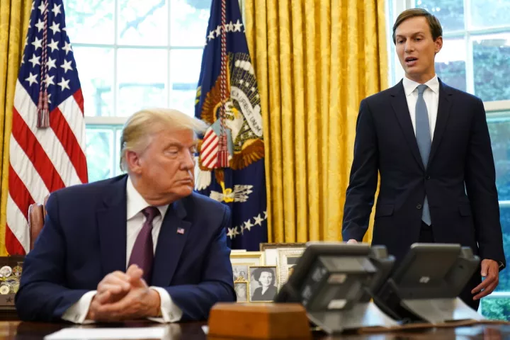 Αλβανία: Περιβαλλοντολογικές ενώσεις μπλοκάρουν το τουριστικό σχέδιο του γαμπρού του Τραμπ στο νησί Σάζαν