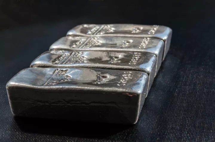 Το ασήμι «πέταξε» στα $100 ανά ουγγιά - Τι λένε οι αναλυτές