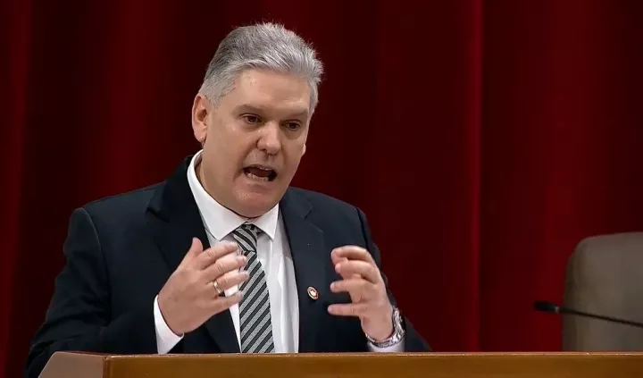 Κούβα: Σε ισόβια κάθειρξη καταδικάστηκε ο πρώην υπουργός Οικονομίας Αλεχάνδρο Χιλ με την κατηγορία της κατασκοπείας