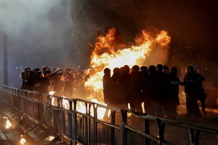 Αλβανία: Συγκρούσεις σε αντικυβερνητική διαμαρτυρία στα Τίρανα (pics&vid)