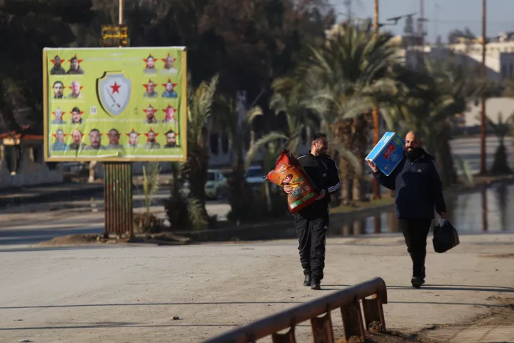 Έφτασε ανθρωπιστική βοήθεια στο Κομπάνι - Ο συριακός στρατός άνοιξε δύο ανθρωπιστικούς διαδρόμους