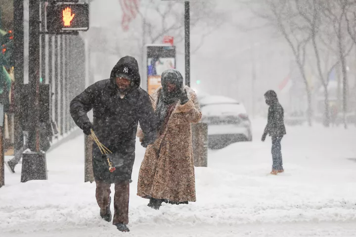 ΗΠΑ: Προς τα βορειοανατολικά κατευθύνεται η μεγάλη χιονοθύελλα - Ακυρώθηκαν 15.000 πτήσεις