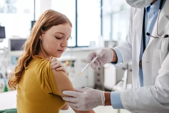 Εμβολιασμός HPV στην Ελλάδα: Πρόοδος αλλά ανισότητες – Υπολείπεται του στόχου για πλήρης κάλυψη