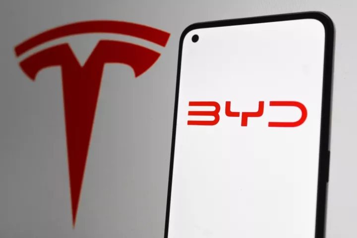 Tesla: «Βουτιά» 27% στις πωλήσεις στην Ευρώπη το 2025 - Τεράστια αύξηση η BYD